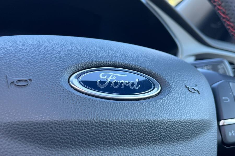 Ford Kuga Photo autoimg-063714534b50e1793231ff0c8afff770b39db6d8.jpg
