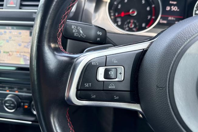 VOLKSWAGEN Golf Photo 16