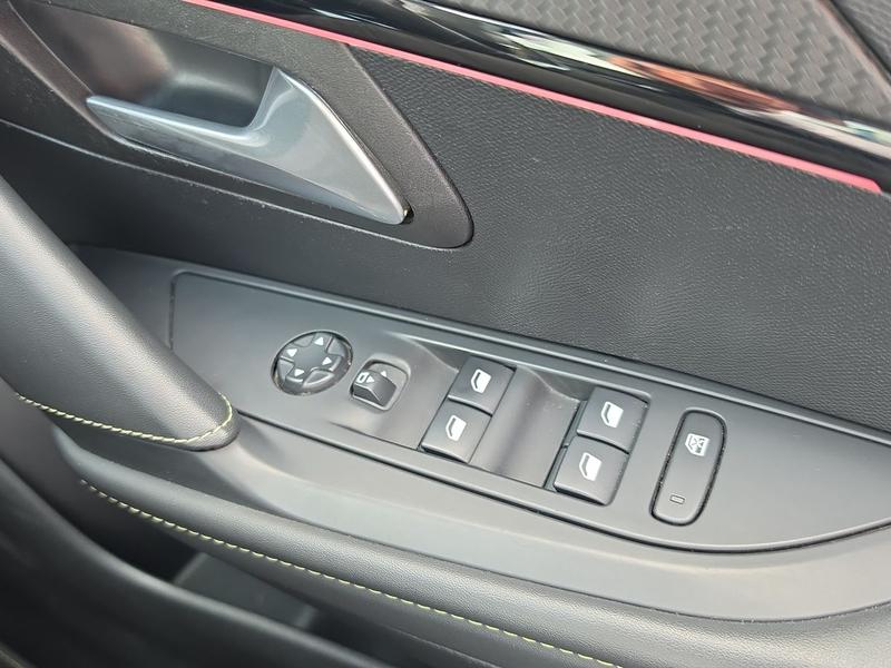 Used Peugeot E-208 YT22MXM 24