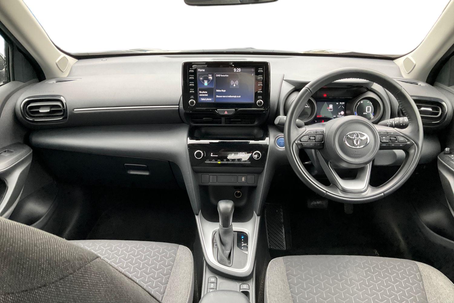Toyota YARIS CROSS Photo 9
