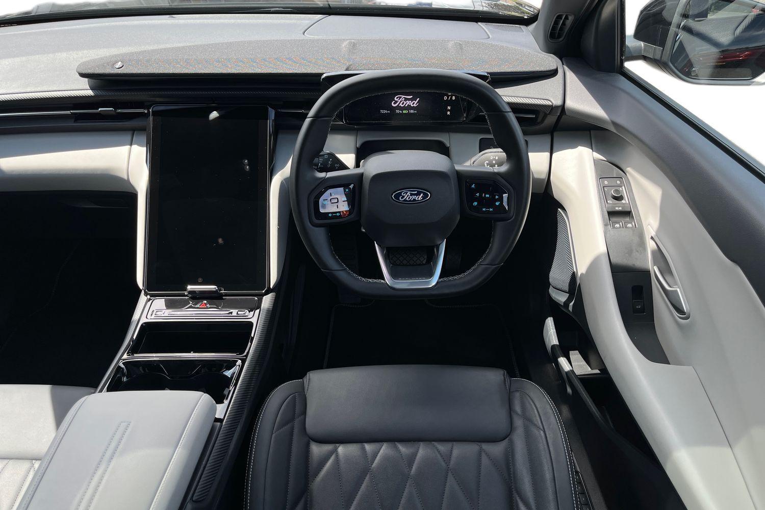 Ford Explorer Photo 10