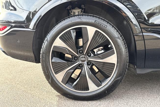 AUDI Q6 E-Tron Photo 5