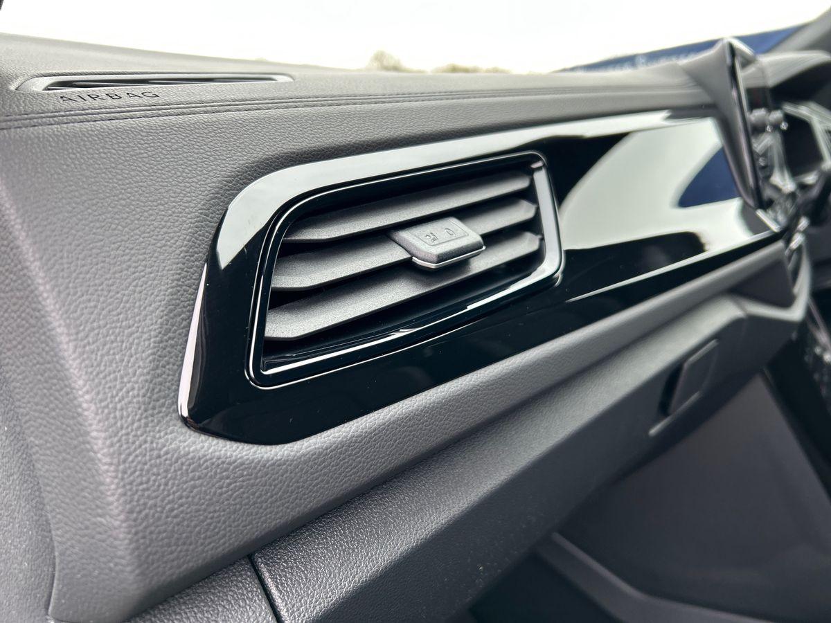 Volkswagen T-Roc Photo autoimg-065993010ec9264773482cbd6da0b404989250c3.jpg
