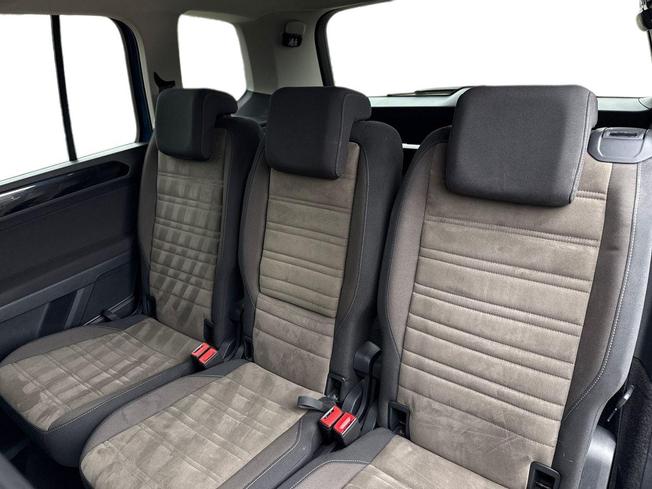 VOLKSWAGEN Touran Photo 9