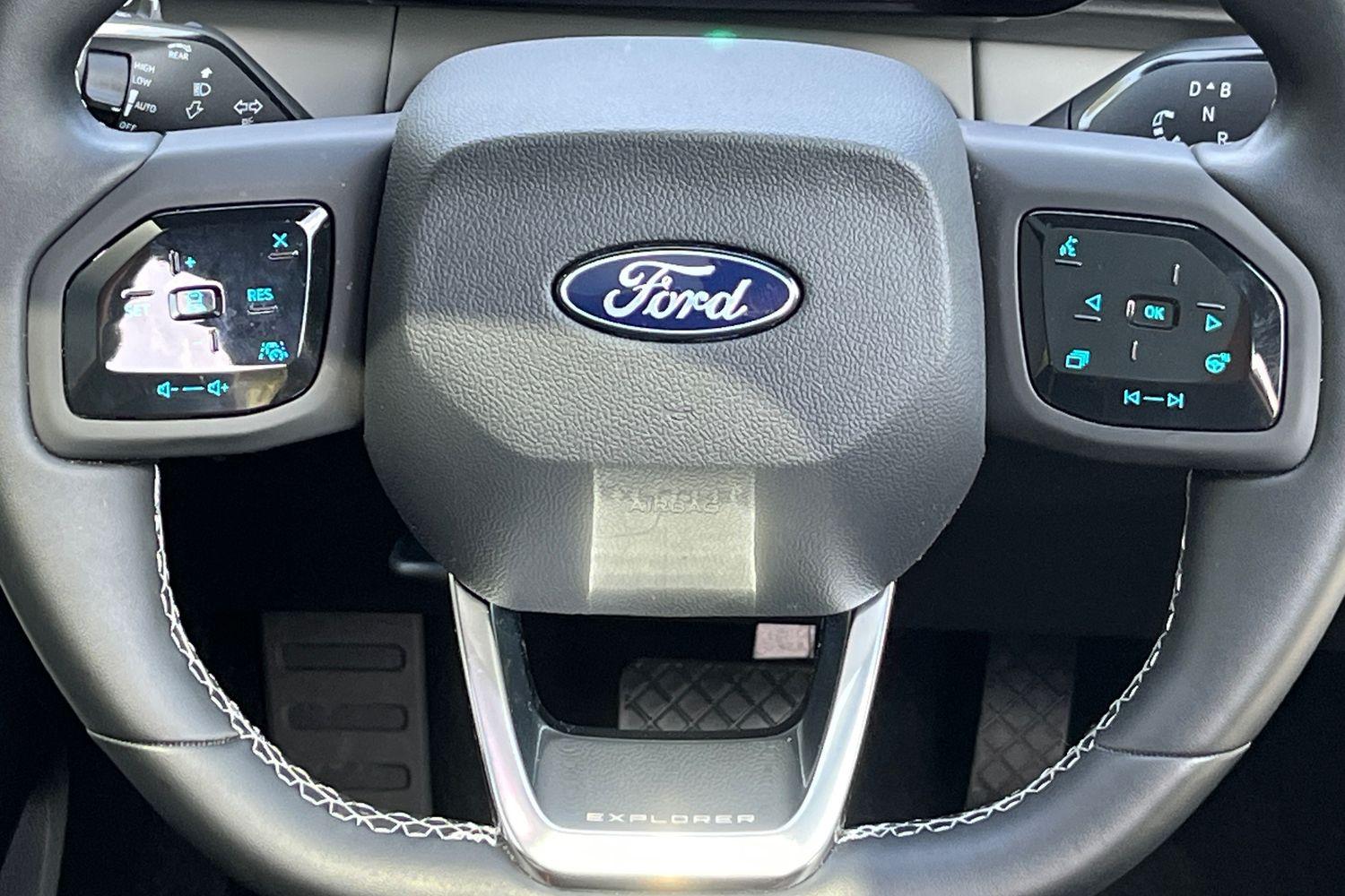 Ford Explorer Photo 11