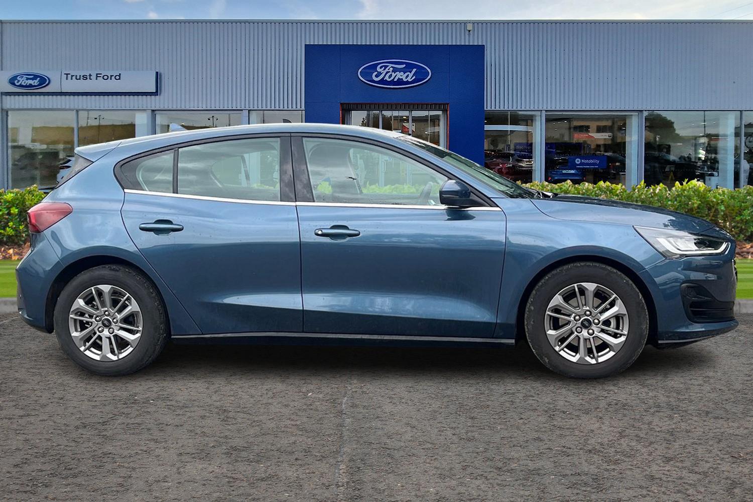 Ford Focus Photo 2
