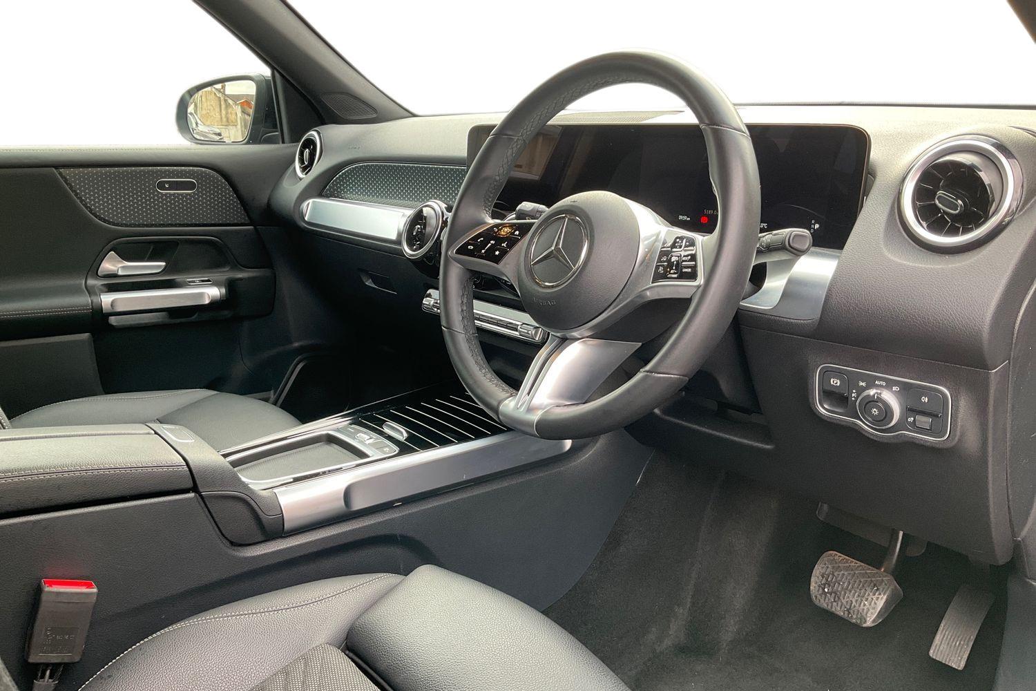 Mercedes-Benz GLB Photo 8