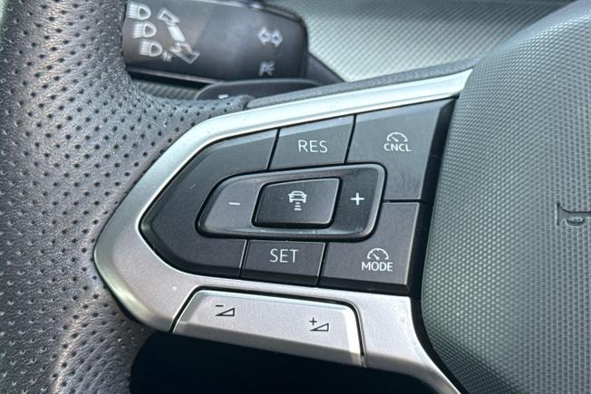 VOLKSWAGEN Golf Photo 16