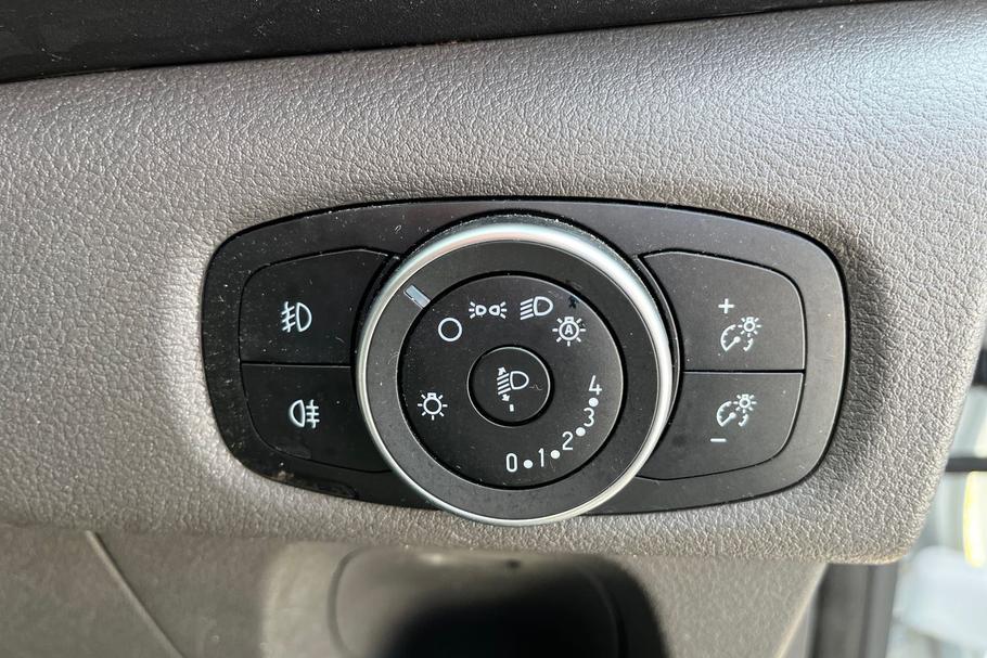 Used Ford TRANSIT CUSTOM AMZ4755 32