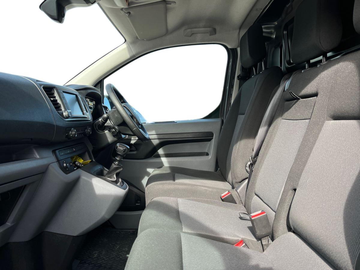 Vauxhall Vivaro Photo 3