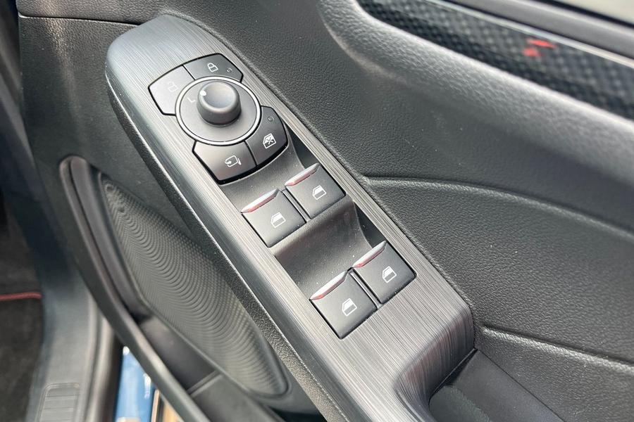 Ford Kuga Photo autoimg-067d13be43f8c4cf90a434c2e81b032191884753.jpg