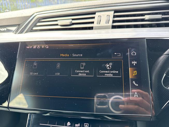 AUDI e-tron Photo 43