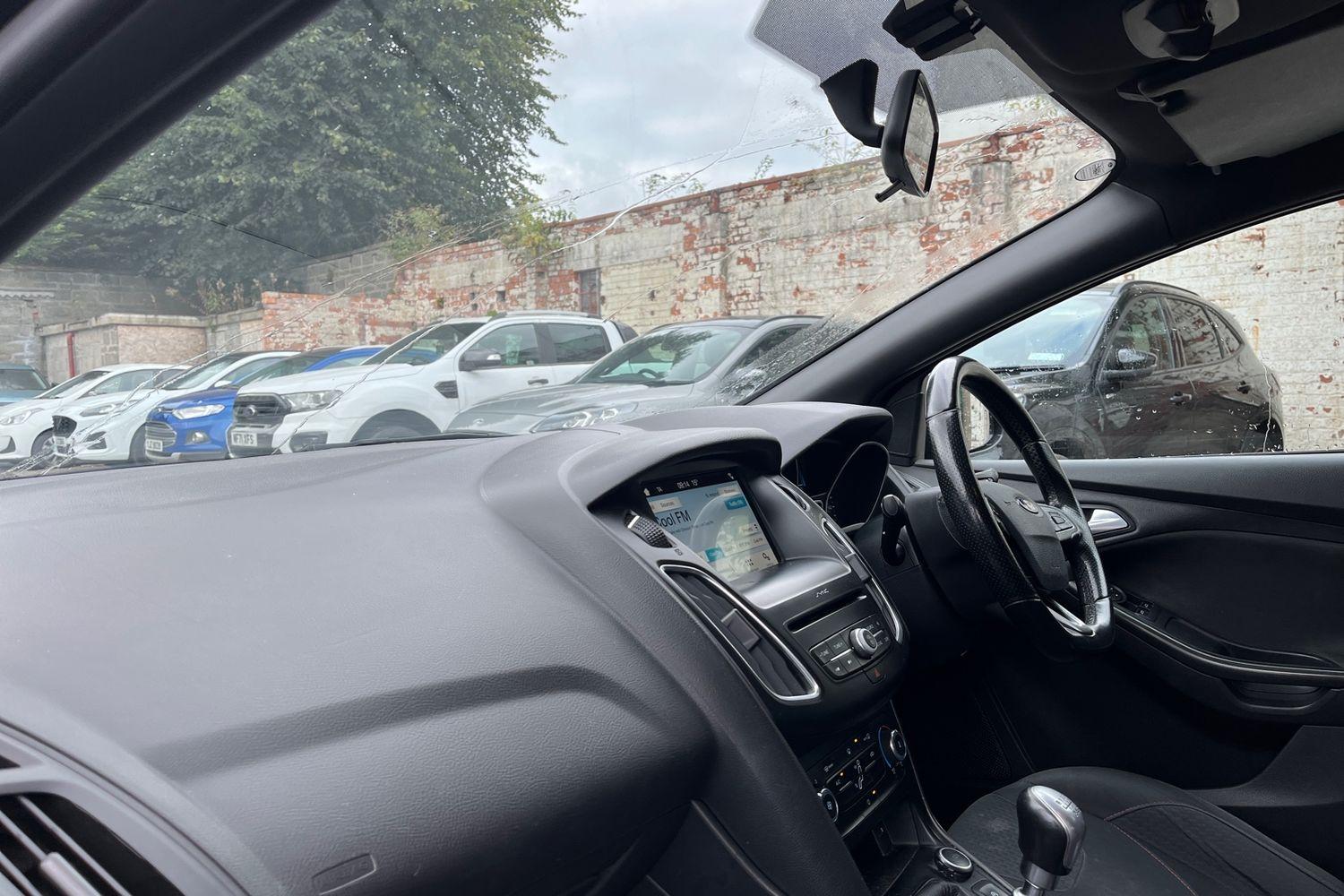 Ford FOCUS Photo 17