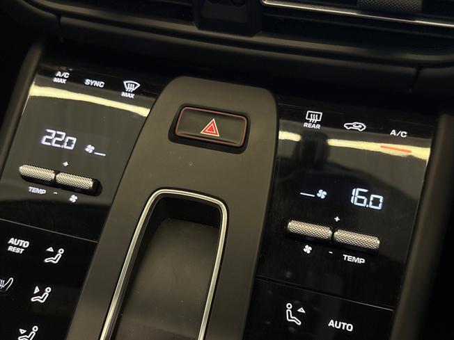 PORSCHE Macan Photo 45
