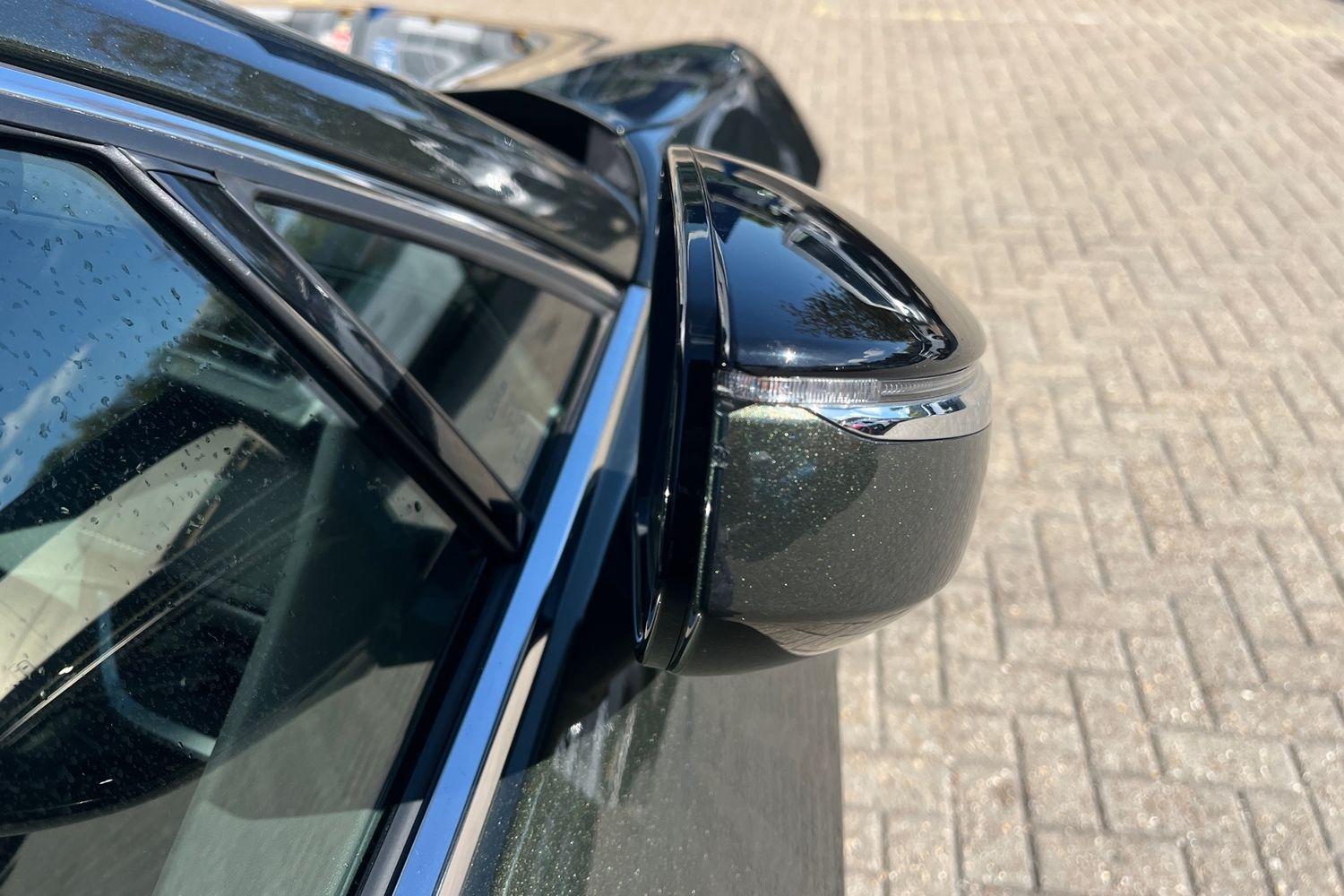 Lexus UX Photo 23