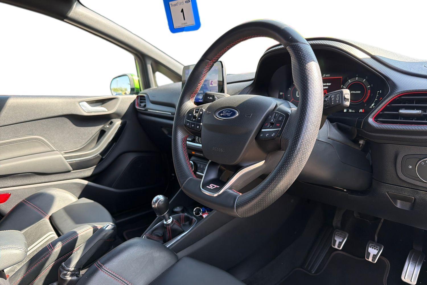 Ford FIESTA Photo 8