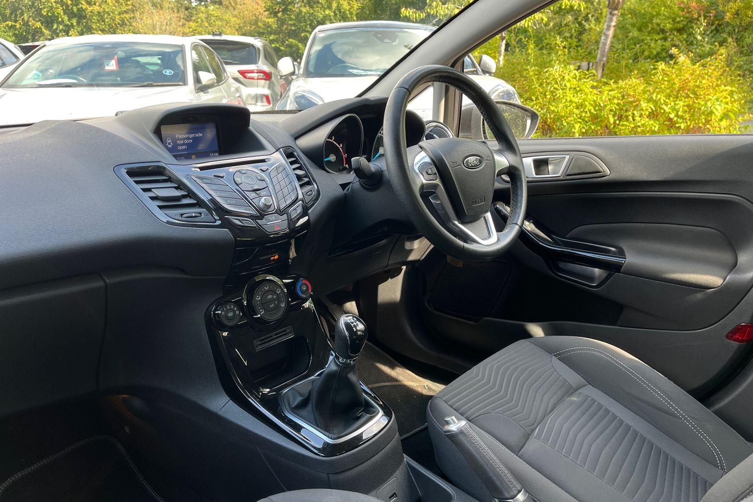 Ford Fiesta Photo 17