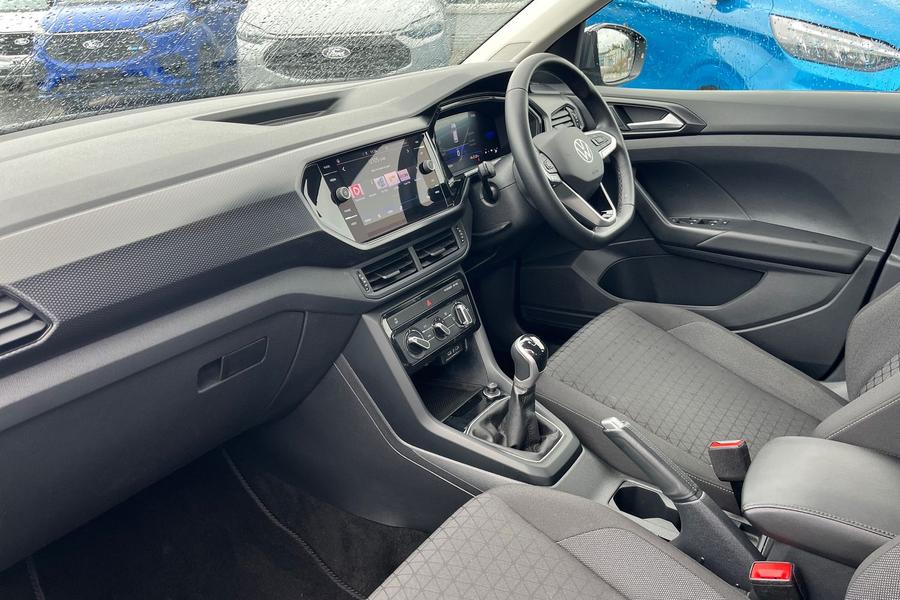 Volkswagen T-CROSS Photo autoimg-06add4cd5220b7b2476f1c58beef3338663fbf0d.jpg