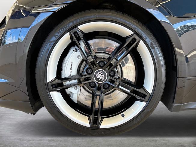 PORSCHE Taycan Photo 9