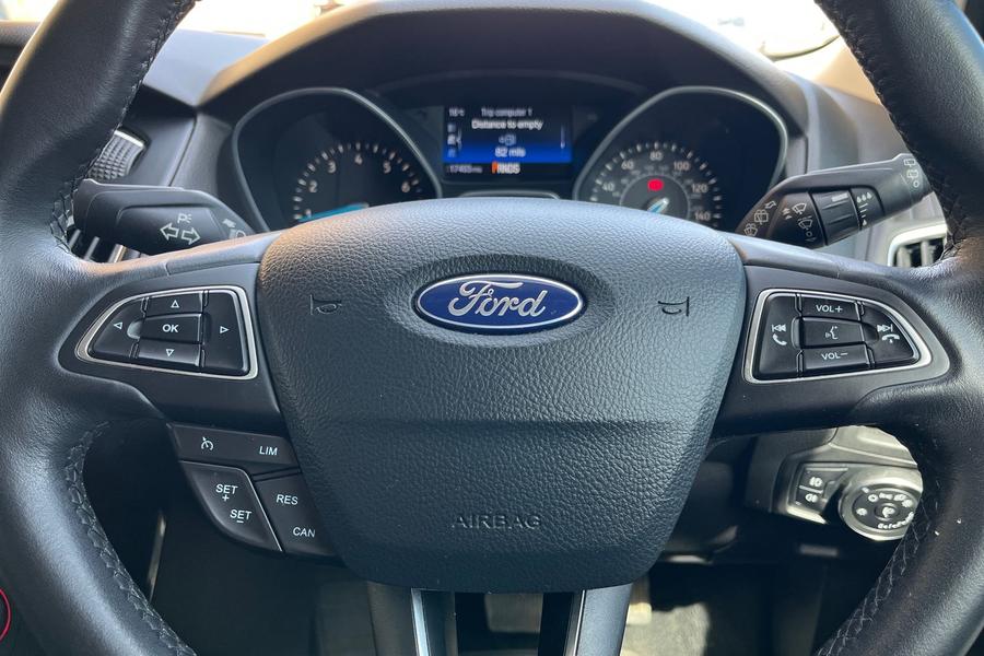 Ford FOCUS Photo autoimg-06c033f5f4d4cb621a390ee1c97c902b81a41972.jpg