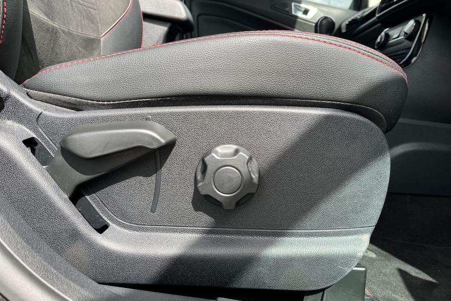Ford ECOSPORT Photo autoimg-06c2056d4789b8ca00aba483dcc9d87459ff9d7c.jpg