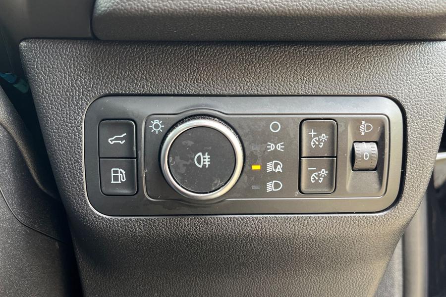 Ford Kuga Photo autoimg-06c2f83c9fb3ef36c8054c340fbd9b1021482239.jpg