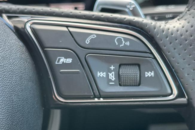 AUDI RS3 Photo 17