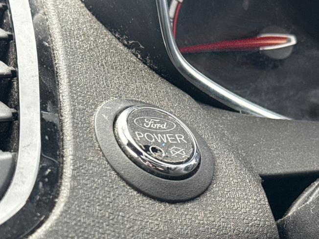 FORD Fiesta Photo 35