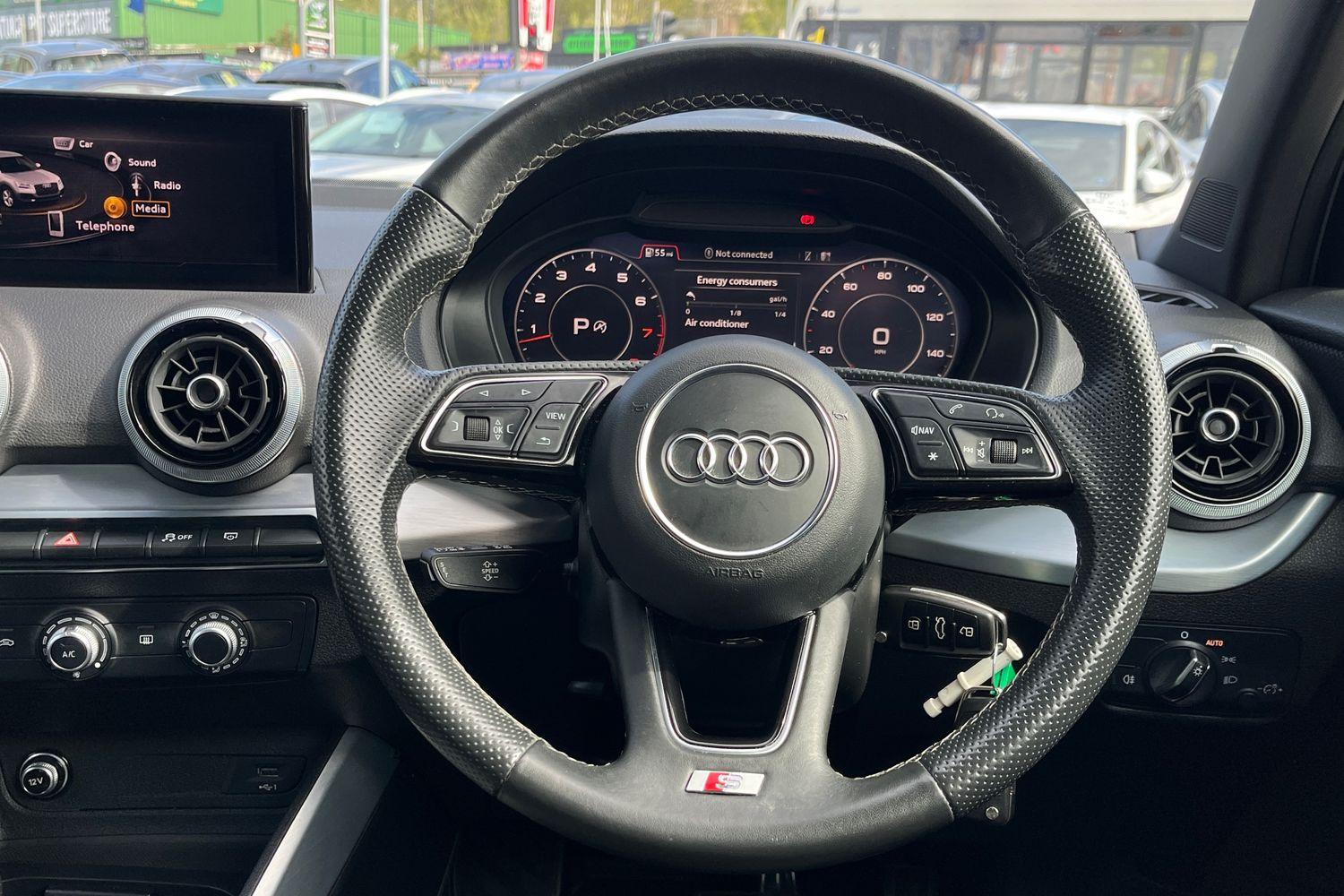 Audi Q2 Photo 11
