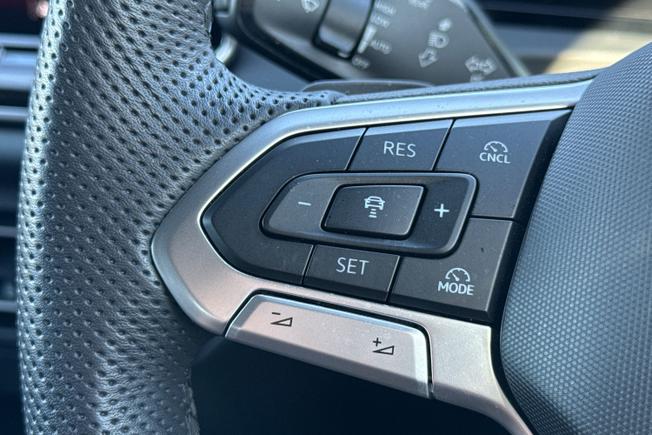 VOLKSWAGEN Tiguan Photo 16