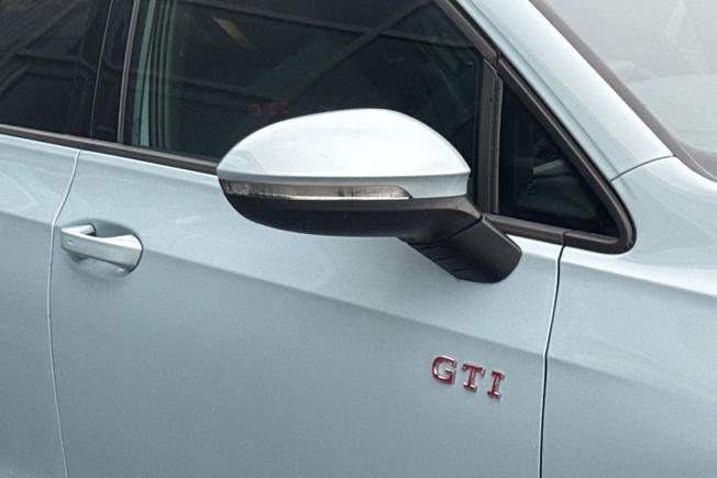 VOLKSWAGEN Golf Photo 20