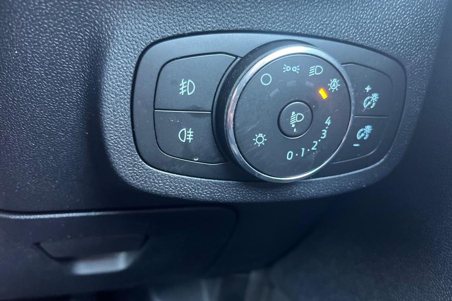Ford FIESTA Photo autoimg-06f169d6266e080d3812063110a7a5451efdf596.jpg