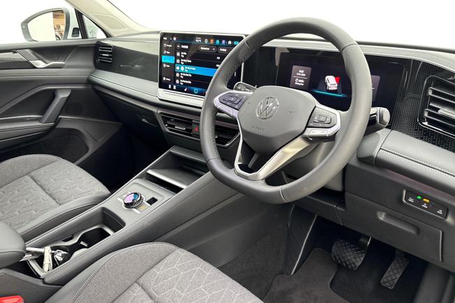 VOLKSWAGEN Tiguan Photo 6