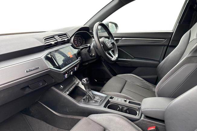 AUDI Q3 Photo 2