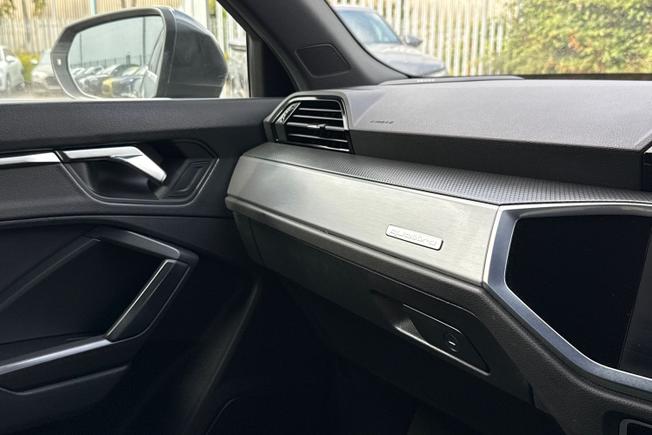 AUDI Q3 Photo 37