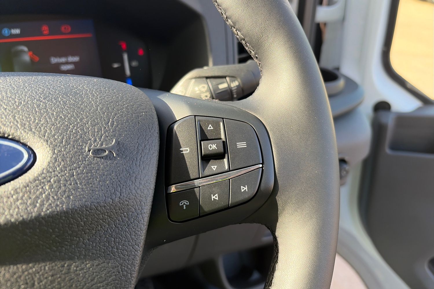 Ford E-TRANSIT Photo 30