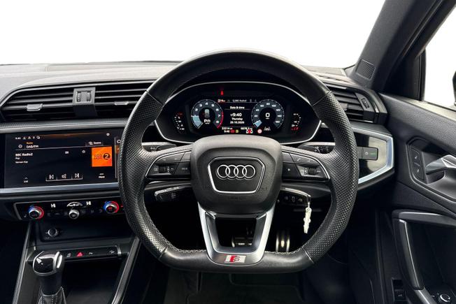 AUDI Q3 Photo 12