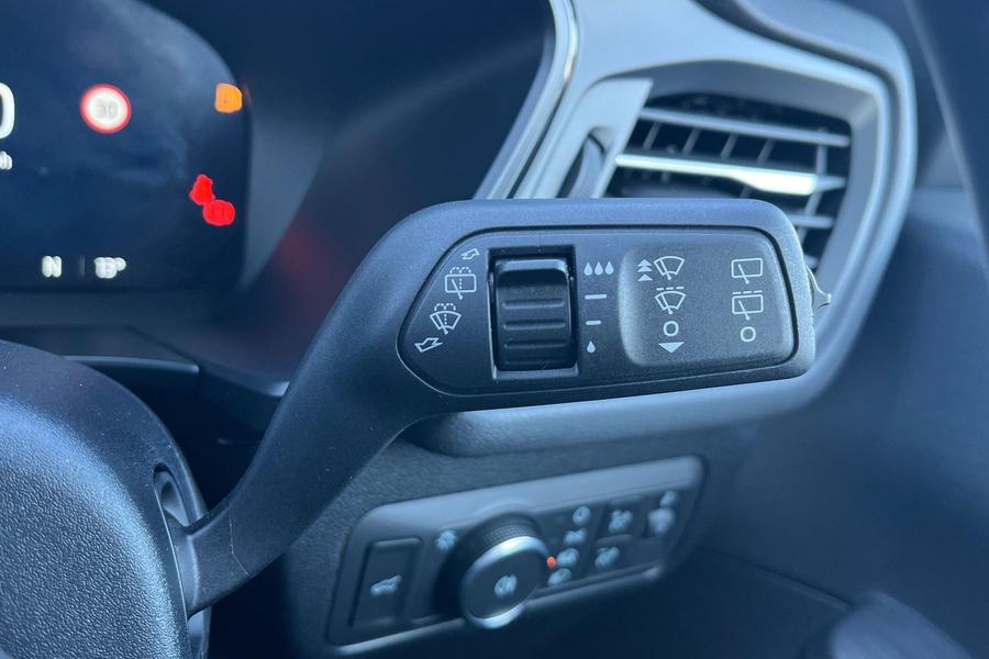 Ford Kuga Photo autoimg-070352e80af72e508e475a260bdacf42bb2428bb.jpg