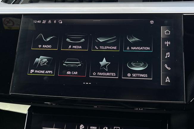 AUDI e-tron Photo 13
