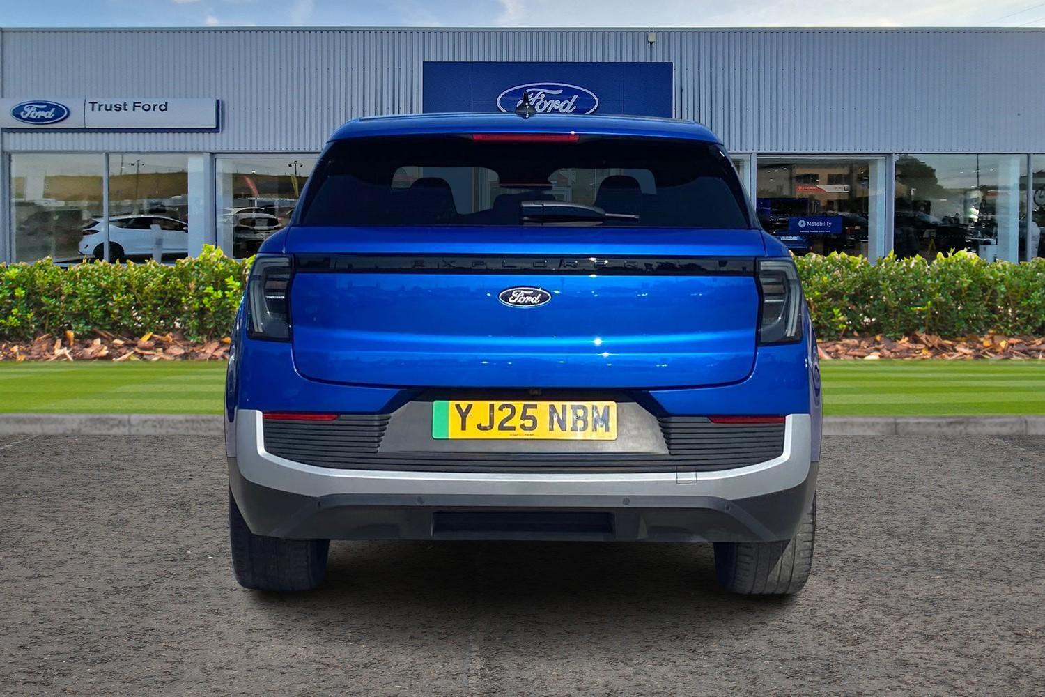 Ford Explorer Photo 6