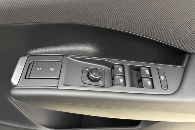 VOLKSWAGEN T-Roc Photo 25