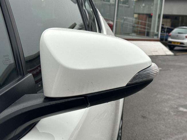 TOYOTA C-Hr Photo 28