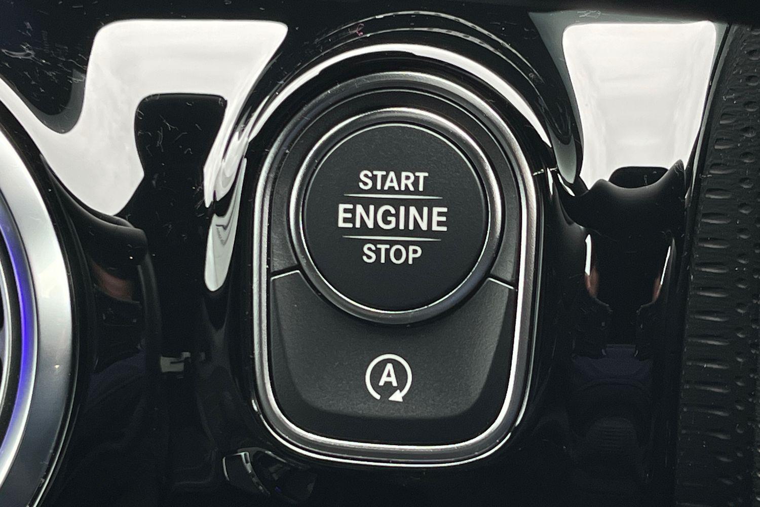 Mercedes-Benz CLA Photo 25