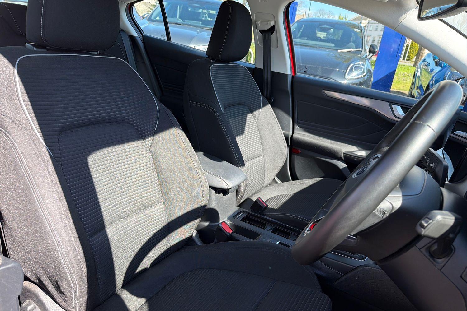Ford FOCUS Photo 16