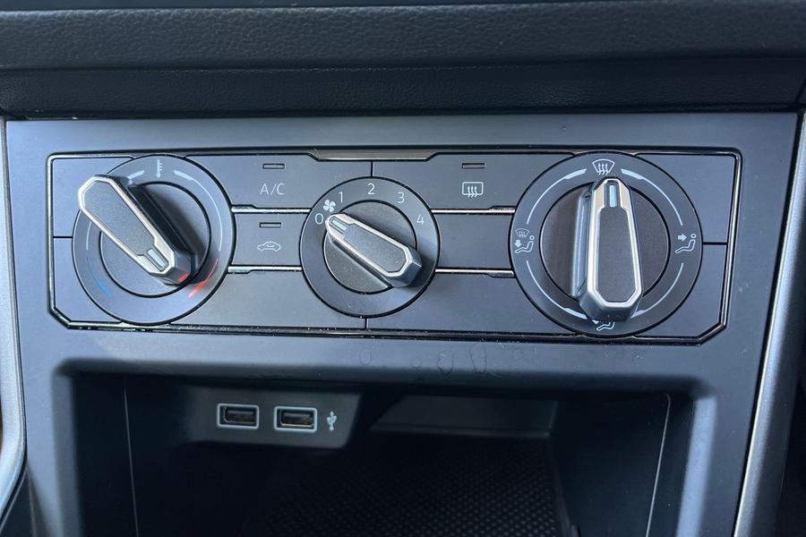 Volkswagen Polo Photo autoimg-072996f9165559d88cec94f2b8bc0c3c905ef996.jpg