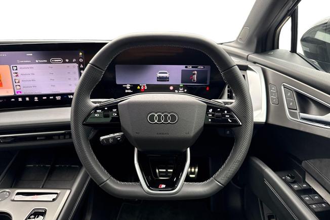 AUDI Q4 e-tron Photo 11