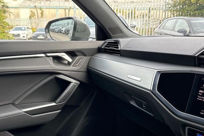 AUDI Q3 Photo 40