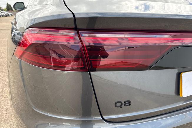 AUDI Q8 Photo 44