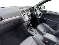 VOLKSWAGEN Tiguan Photo 2