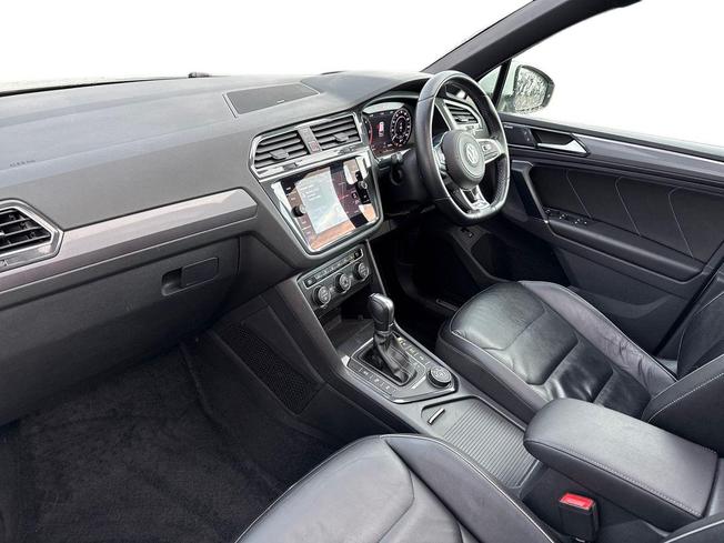 VOLKSWAGEN Tiguan Photo 2